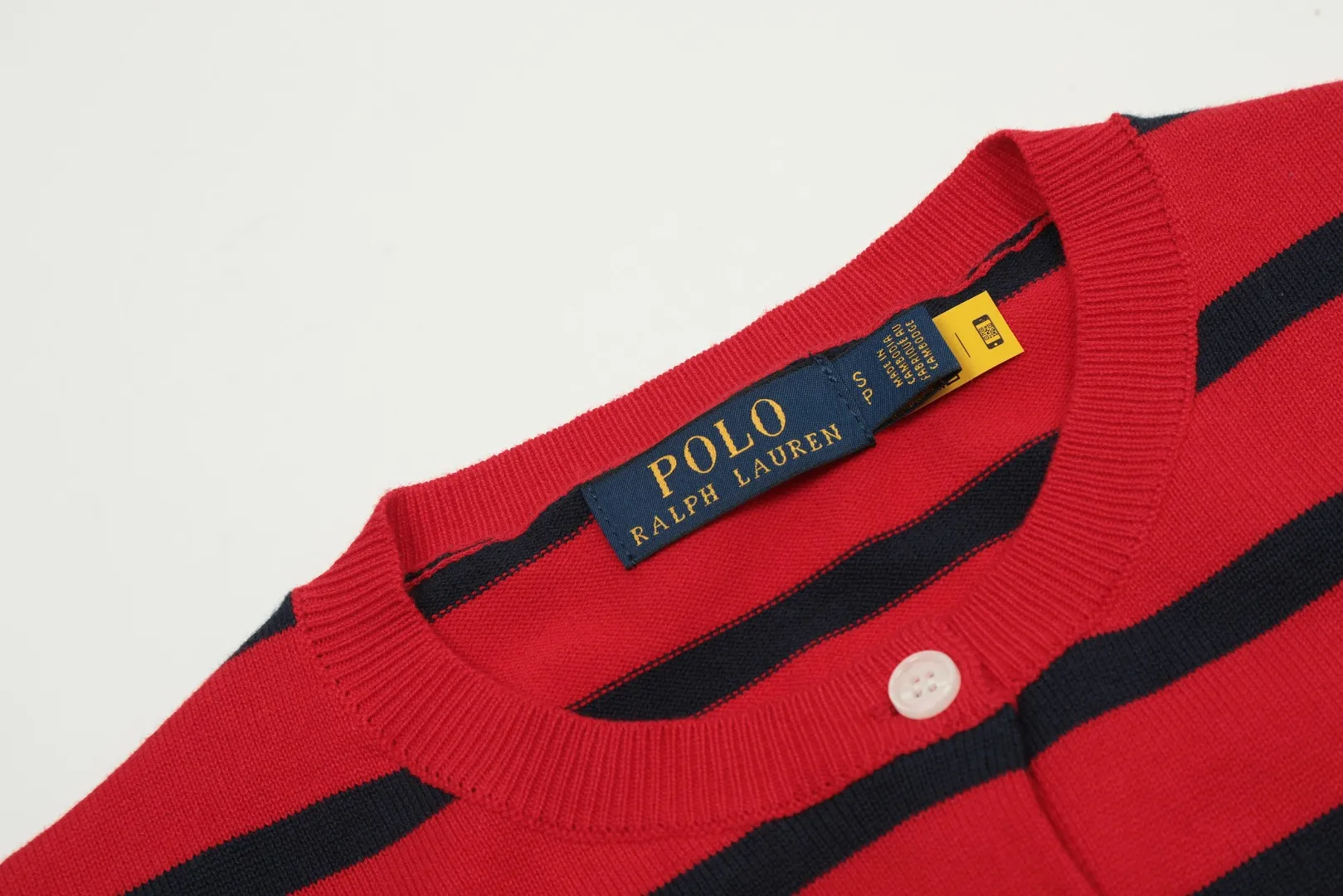 P190 Top quality" Style number: DS011# [Ralph Lauren jacquard striped round neck basic pony embroidered logo knitted cardigan long sleeves] ✅Ralph Lauren Ralph Lauren classic basic versatile plain striped jacquard knitted cardigan long-sleeved small jacket ✅Main provider of platform live broadcast wholesale entity ✅ZP quality 1:1 pattern making Scan the code to enter the GF website Counter quality ✅Detailed quality The only one in Guangzhou Imported quality cotton yarn Mainly high-end Cost-effective, good quality, needless to say. ✅The version is restored to the original one. Loose, comfortable and stress-free. Simple is high-end. Classic is timeless. ✅The upper body is simple and easy to match. A must-have for goddess ootd. Good-looking clothes are never picky. A must-have in the goddess’ wardrobe. Size: S-XL. Color: Navy Blue Red.